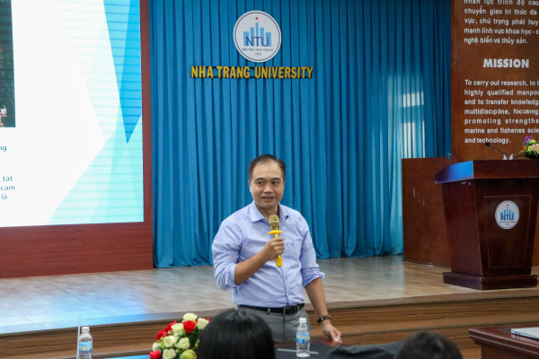 SINH VIÊN RÈN LUYỆN KỸ NĂNG RA QUYẾT ĐỊNH CÙNG DOANH NGHIỆP