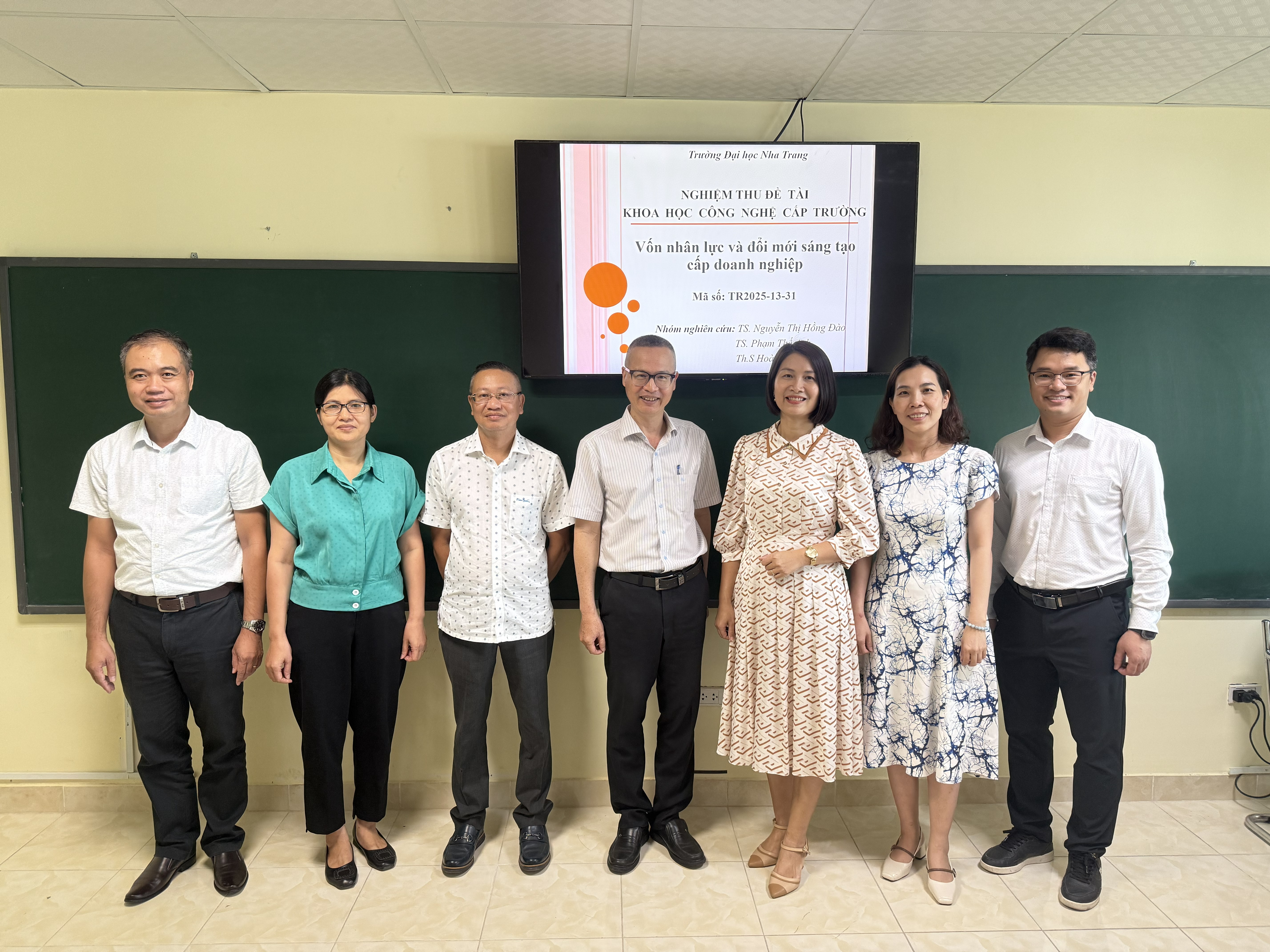 NGHIỆM THU ĐỀ TÀI KHOA HỌC CẤP TRƯỜNG VỀ VỐN NHÂN LỰC VÀ ĐỔI MỚI SÁNG TẠO